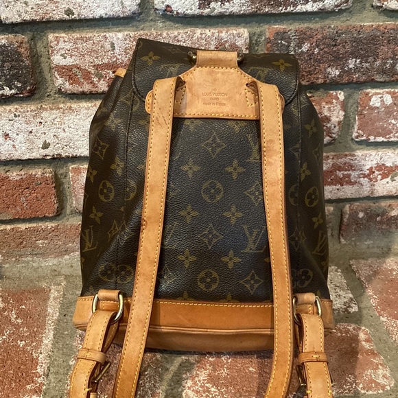 Louis Vuitton Monogram Montsouris MM Backpack - Picture 12 of 15